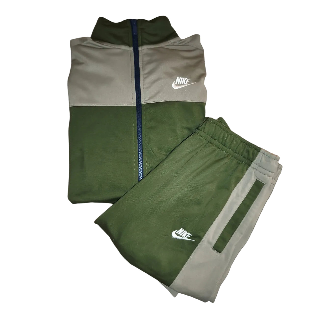 Nike Sportswear Tracksuit / Trainingsanzug – Olivgrün/Beige – Gr. M, Sportanzug