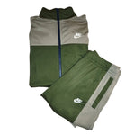 Nike Sportswear Tracksuit / Trainingsanzug – Olivgrün/Beige – Gr. M, Sportanzug