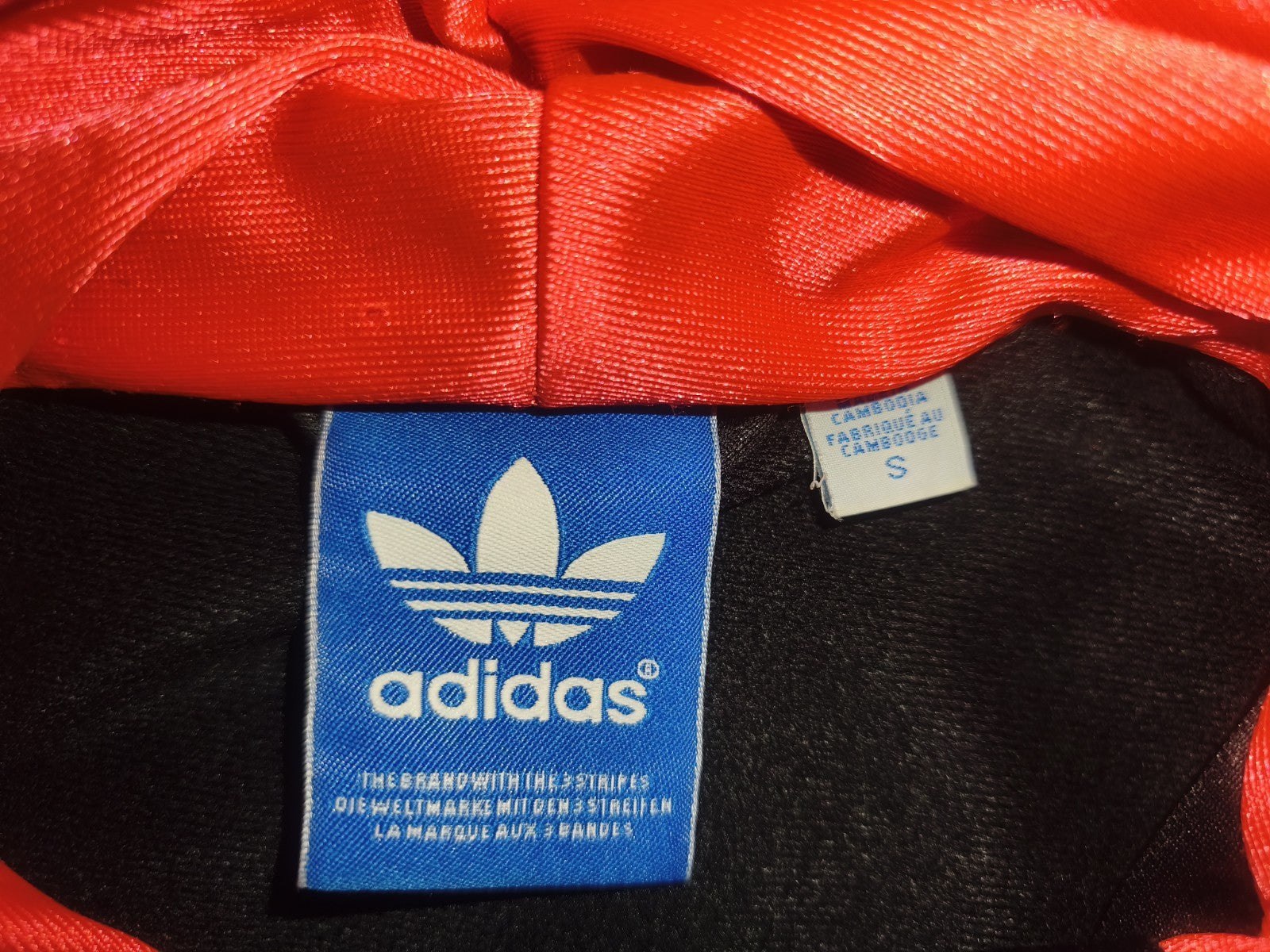 adidas Chile 62 Herren Jacke Kapuze Gr. S Schwarz Neon Orange, Wet-Look