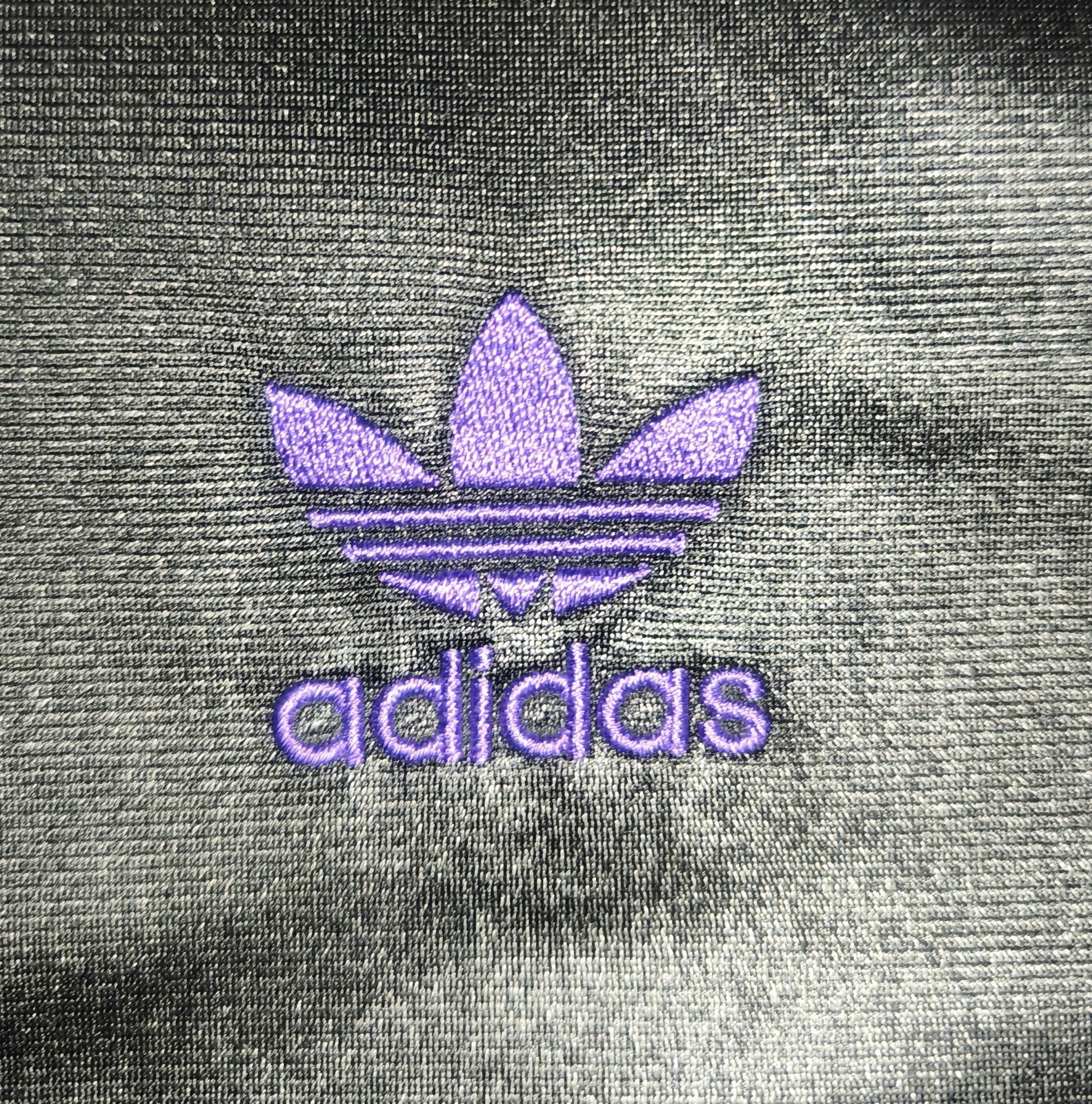 Adidas Chile 62 Trainingsjacke Herren Gr. M Schwarz Lila Glanz-Optik Wet-Look...